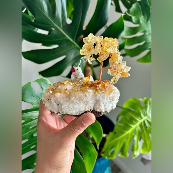 Parrot carving on Citrine - Picture 3 of 5